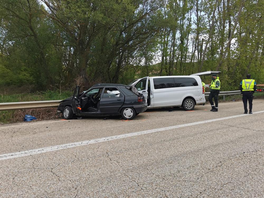 Dos jóvenes mueren en un accidente de tráfico en Almazán