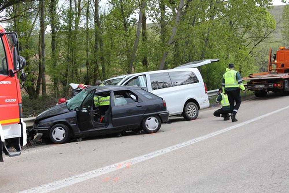 Dos jóvenes mueren en un accidente de tráfico en Almazán