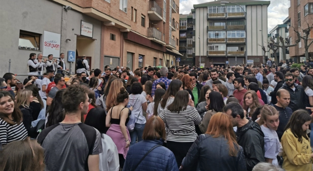 Los vecinos dicen 'sí' en el Catapán a las fiestas de San Juan