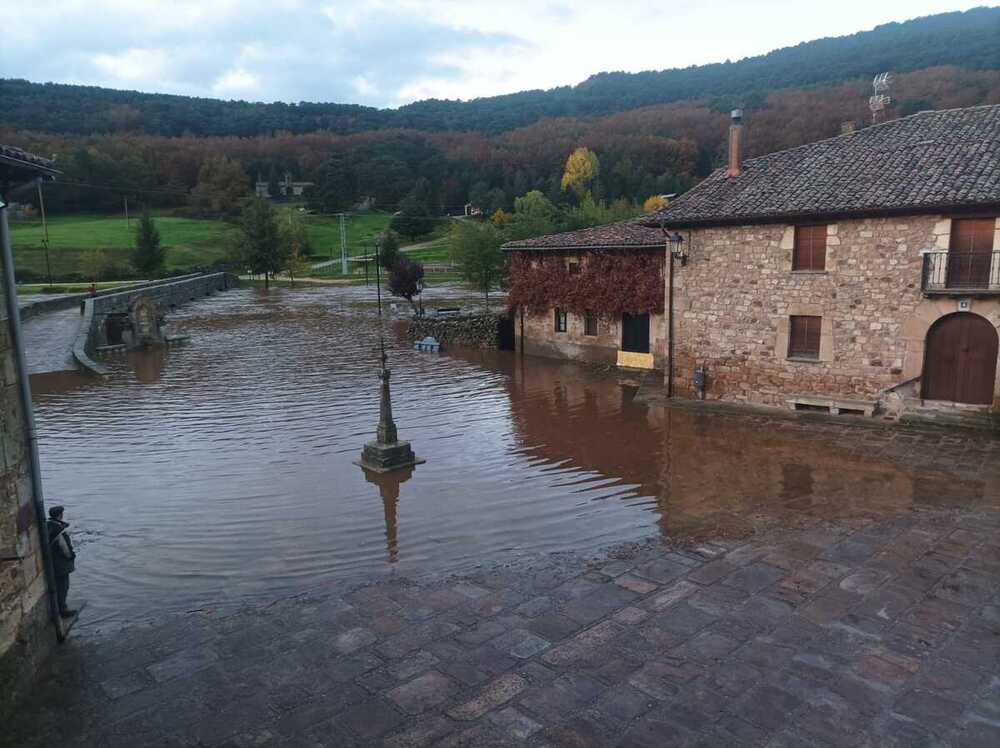 El agua del Duero vuelve a inundar parte de Salduero