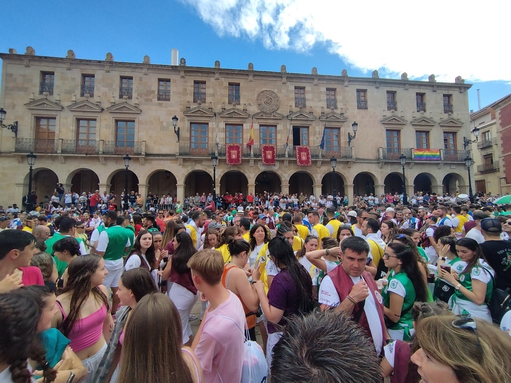 La Banda de Música, en la plaza Mayor en las Bailas