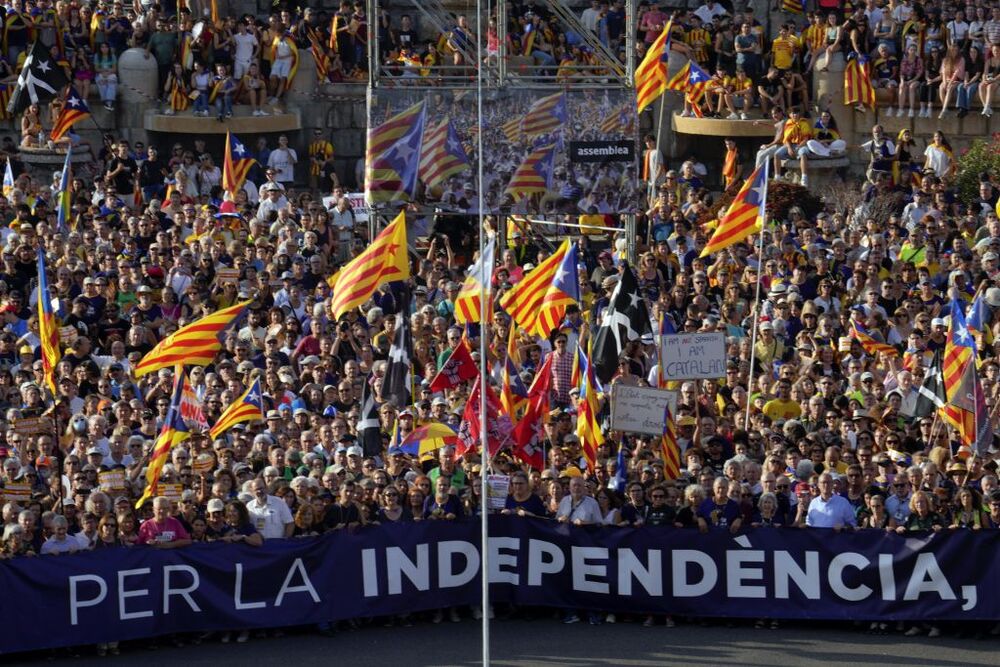 Manifestación independentista por la Diada del 11 de septiembre  / ENRIC FONTCUBERTA