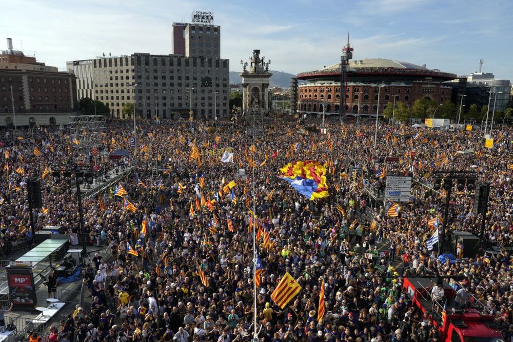 Manifestación independentista por la Diada del 11 de septiembre  / ENRIC FONTCUBERTA