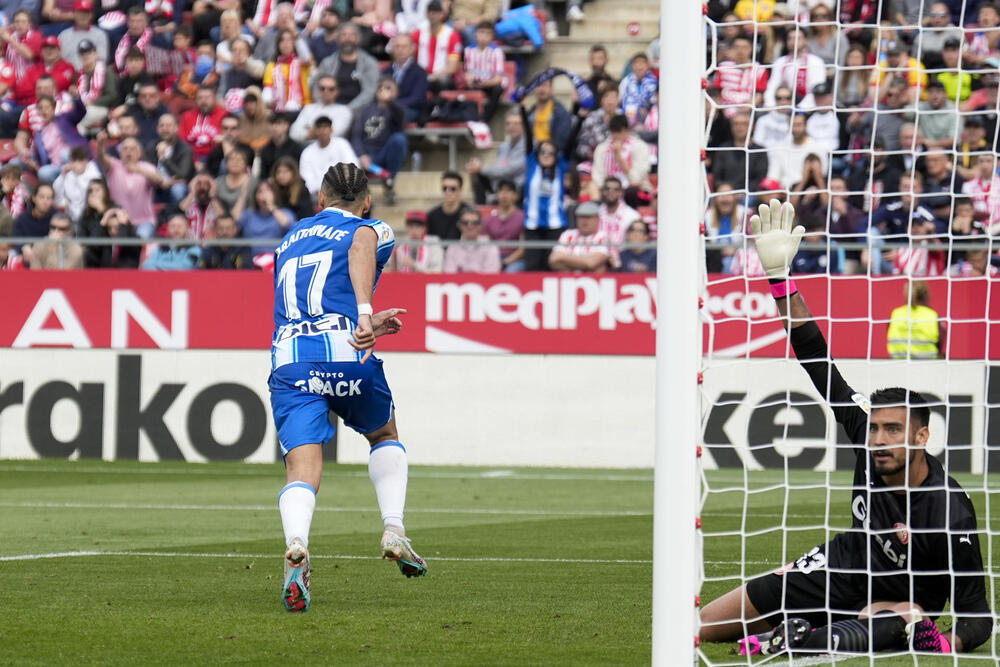 Arnau y Stuani dan tranquilidad al Girona