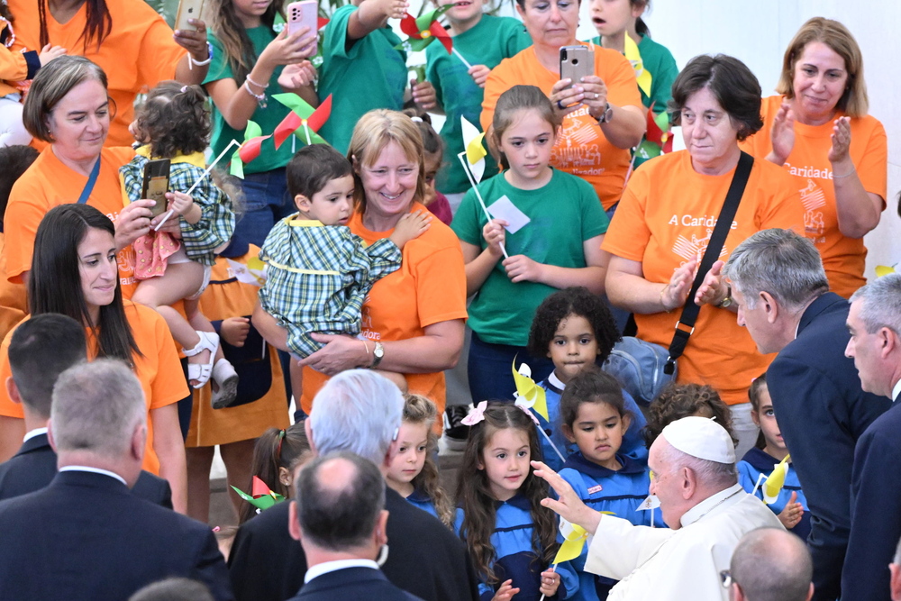 Pope Francis at the Parish Center of Serafina  / EFE