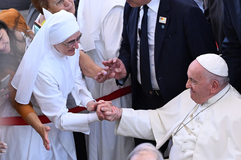 Pope Francis at the Parish Center of Serafina  / EFE