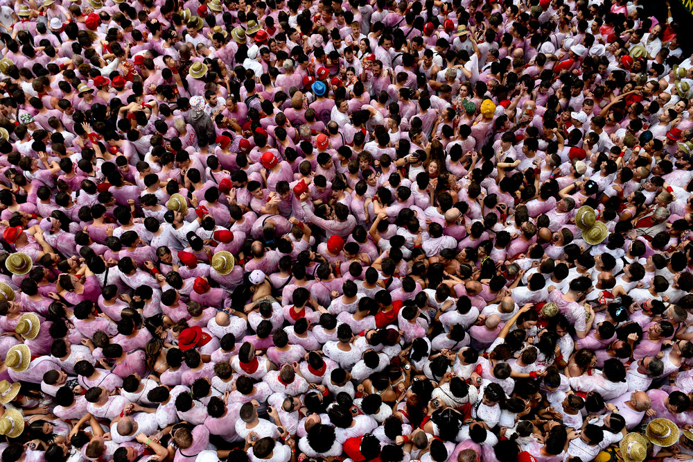 Pamplona cuenta las horas para unos Sanfermines con cifras previas a la pandemia  / ELOY ALONSO