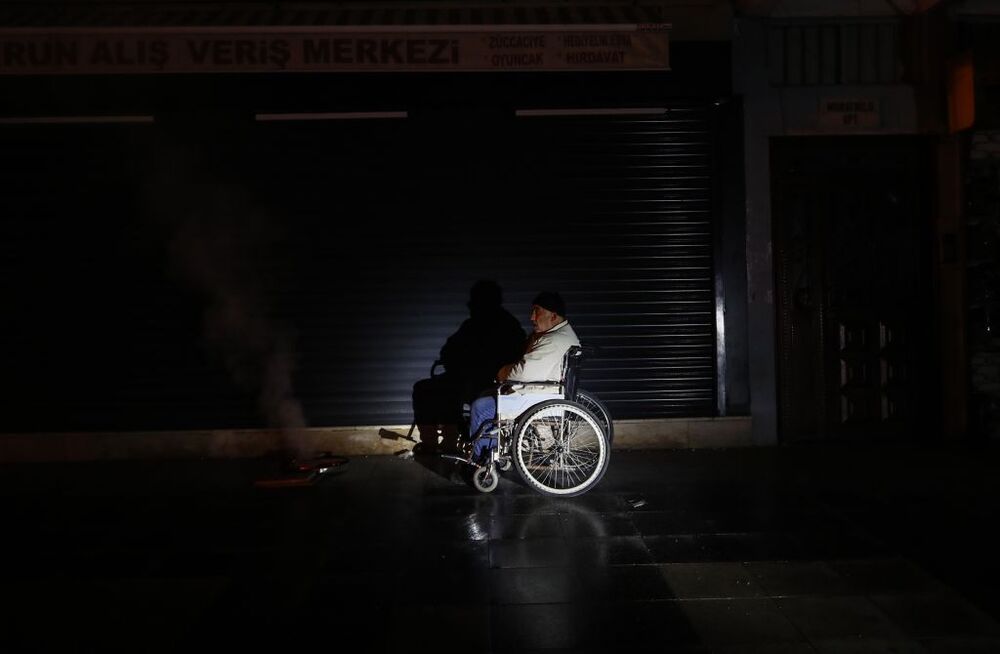 Injured people arrive at a hospital in Hatay following twin earthquakes  / ERDEM SAHIN