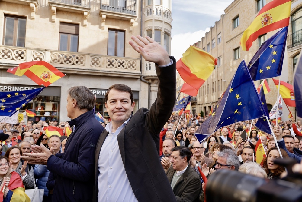 Alfonso Fernández Mañueco, durante la concentración en Salamanca.