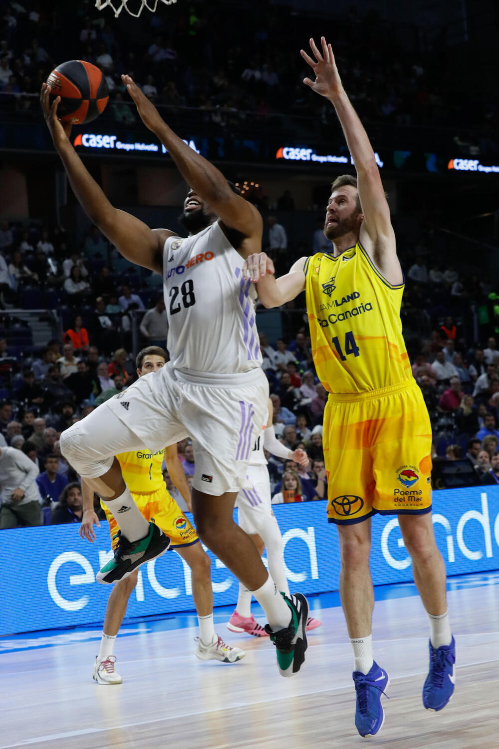 El Real Madrid entra arrollador en los 'Playoffs'