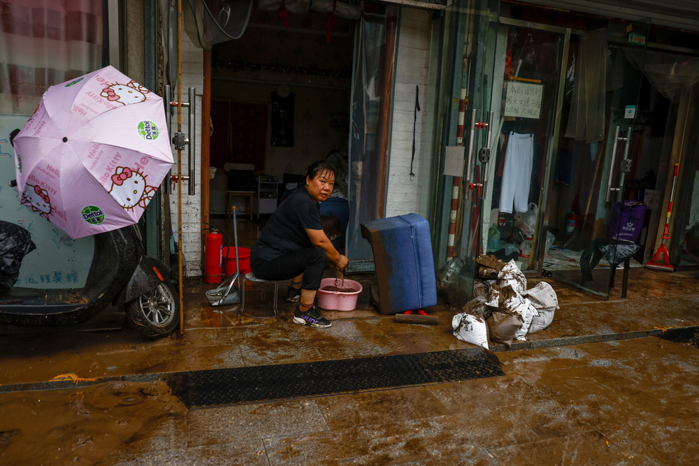 Two dead and thousands evacuated as heavy rainfall continues in Beijing  / EFE