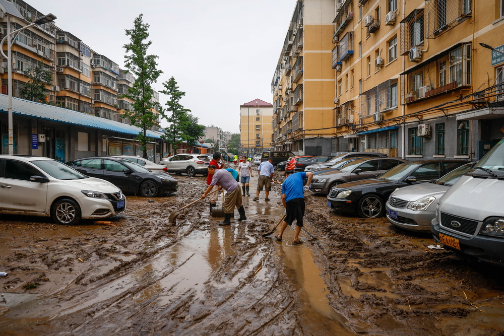 Two dead and thousands evacuated as heavy rainfall continues in Beijing  / EFE