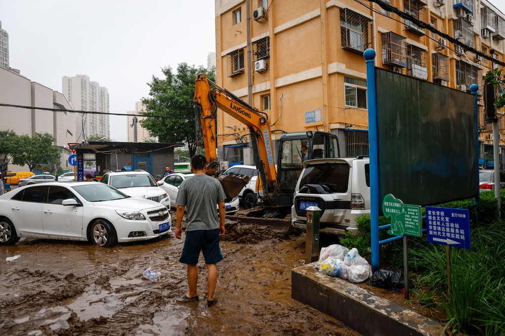 Two dead and thousands evacuated as heavy rainfall continues in Beijing  / EFE