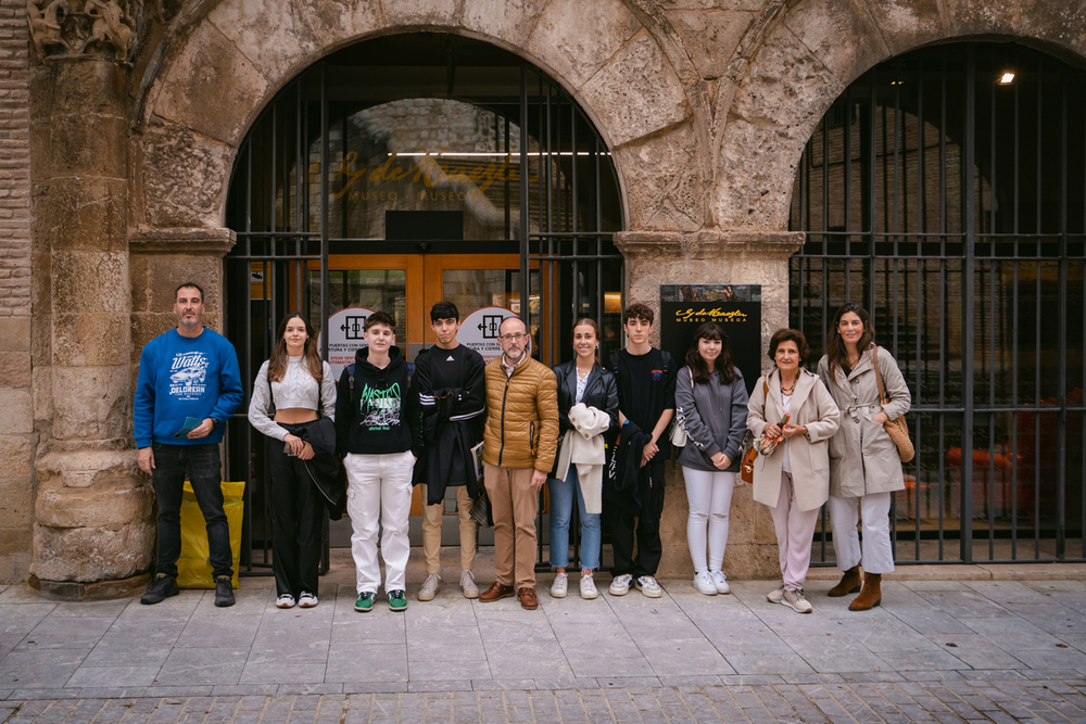 Alumnos del BIE del Instituto Machado durante su visita al Museo Maeztu de Estella.