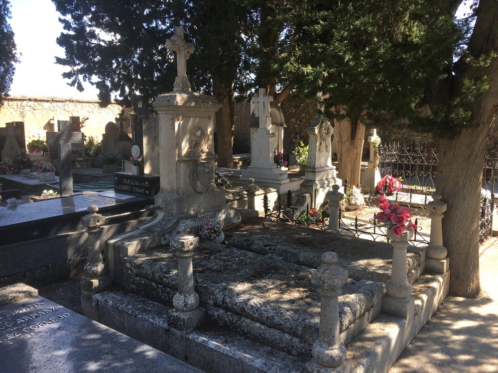 Las curiosidades del cementerio de El Burgo