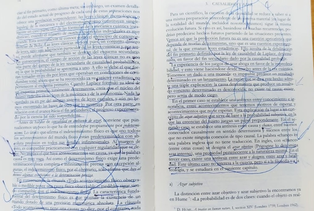 Estropean un libro completo de la Biblioteca con pintadas 