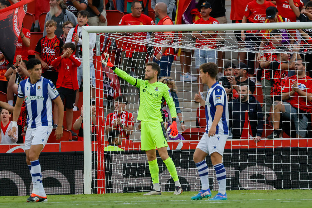 Abdón Prats, de penalti, tumba a una Real Sociedad inoperante