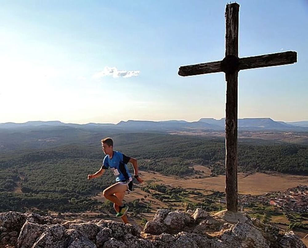 La cruz de madera corona el paraje desde 1929 