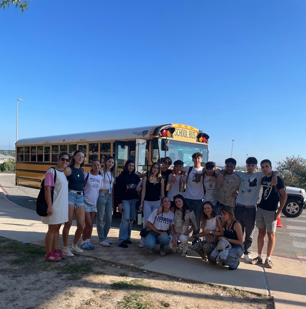 Una veintena de alumnos, acompañados de dos profesores, han viajado a Estados Unidos para participar en un intercambio escolar con los jóvenes de Lady Bird Johnson Highschool de San Antonio, Texas.