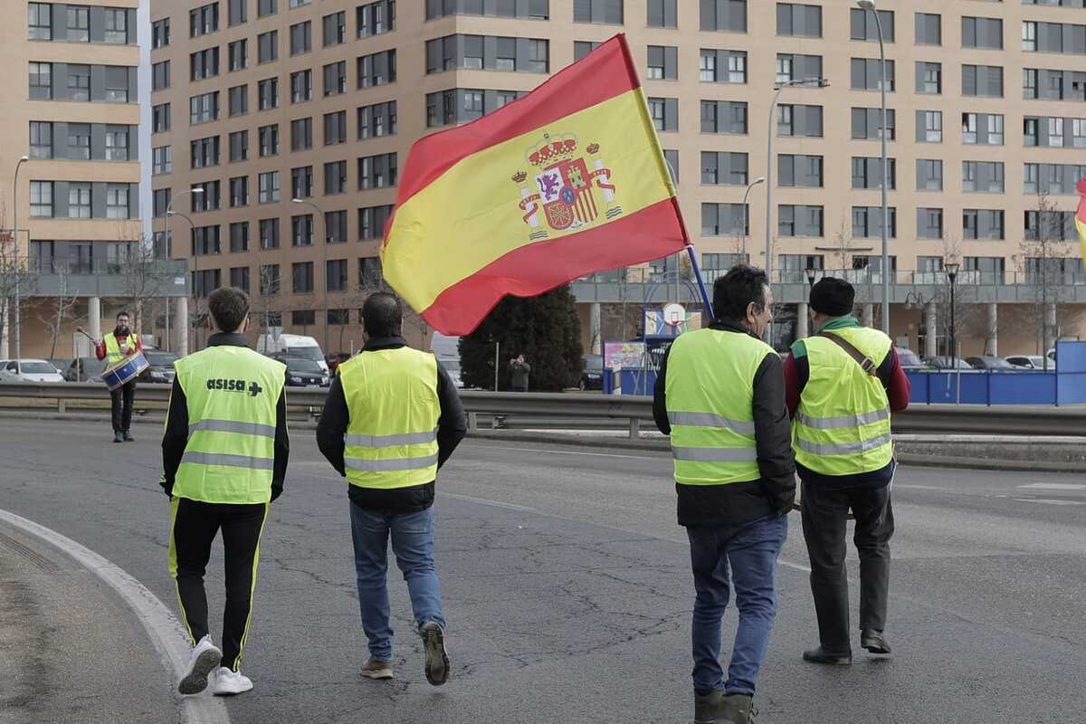 Los agricultores marchan en la protesta hacia la Subdelegación del Gobierno  / EUGENIO GUTIÉRREZ