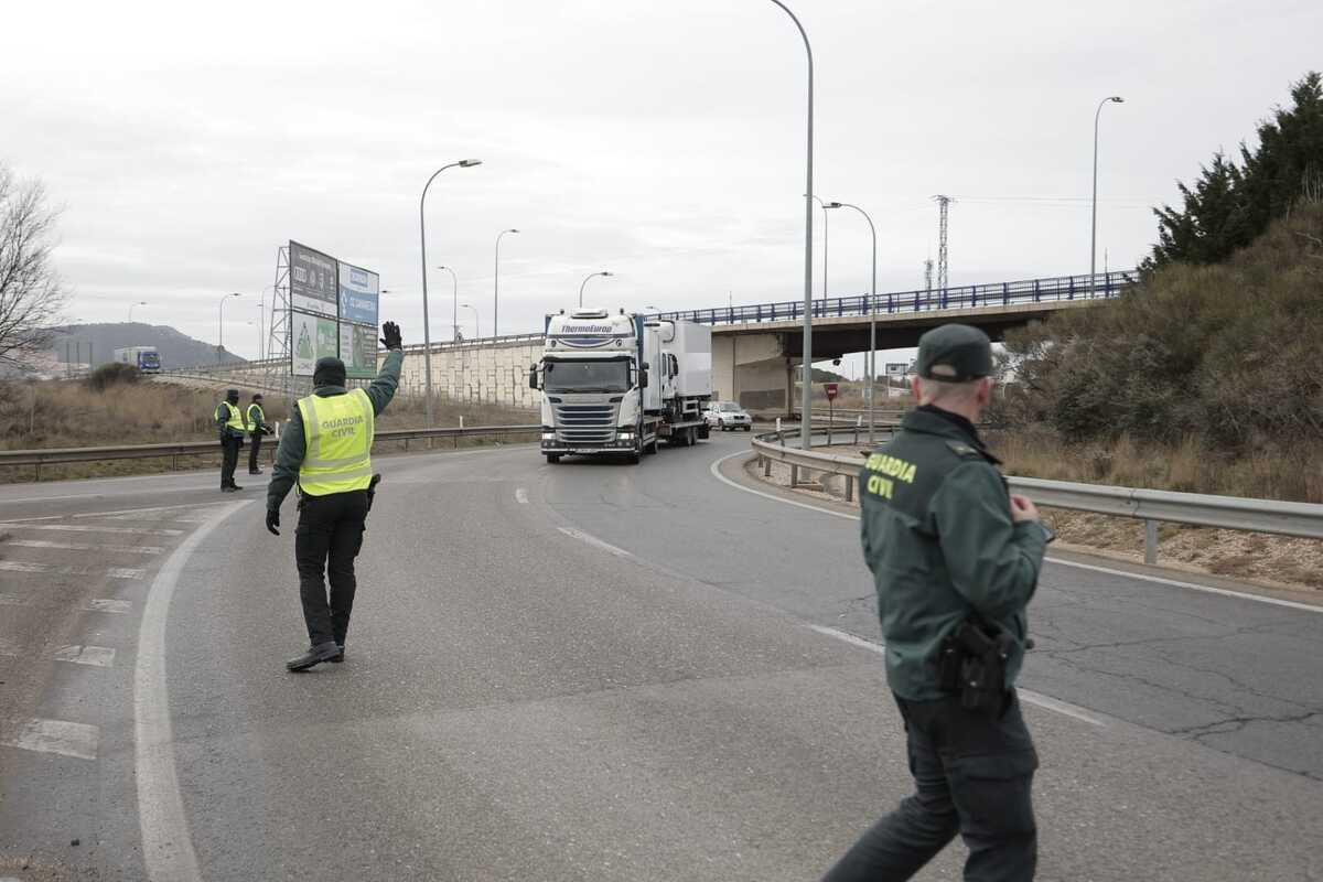 Los agricultores marchan en la protesta hacia la Subdelegación del Gobierno  / EUGENIO GUTIÉRREZ