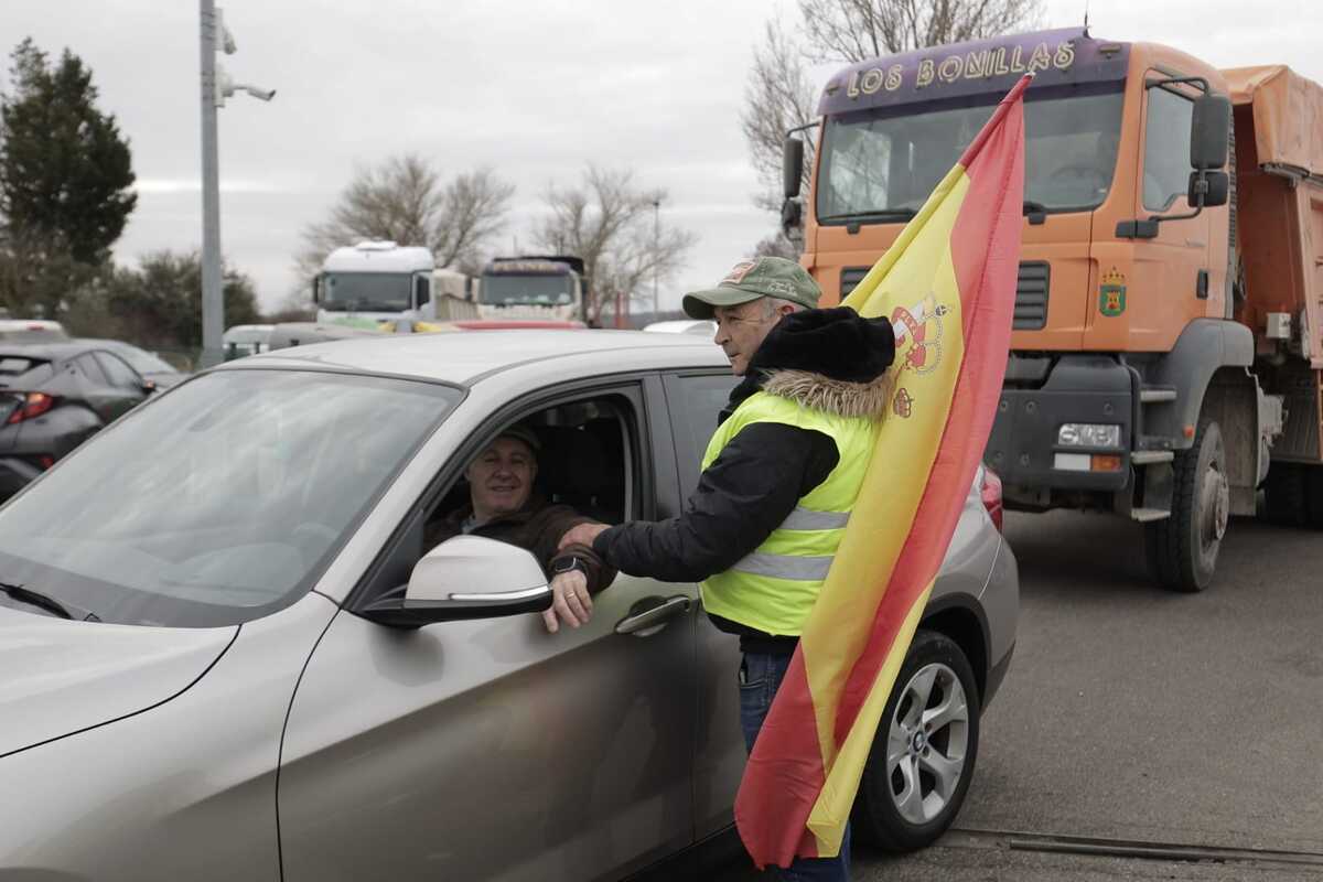 Los agricultores marchan en la protesta hacia la Subdelegación del Gobierno  / EUGENIO GUTIÉRREZ