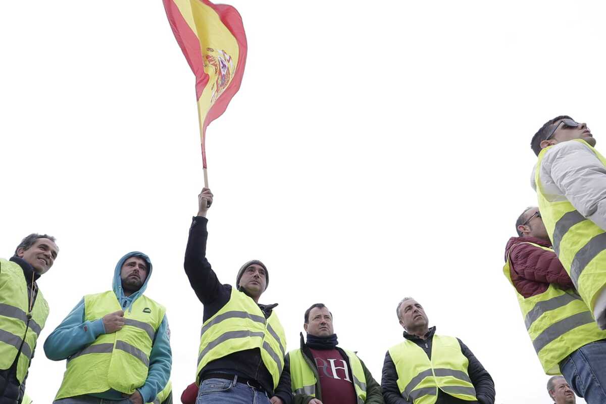 Los agricultores marchan en la protesta hacia la Subdelegación del Gobierno  / EUGENIO GUTIÉRREZ