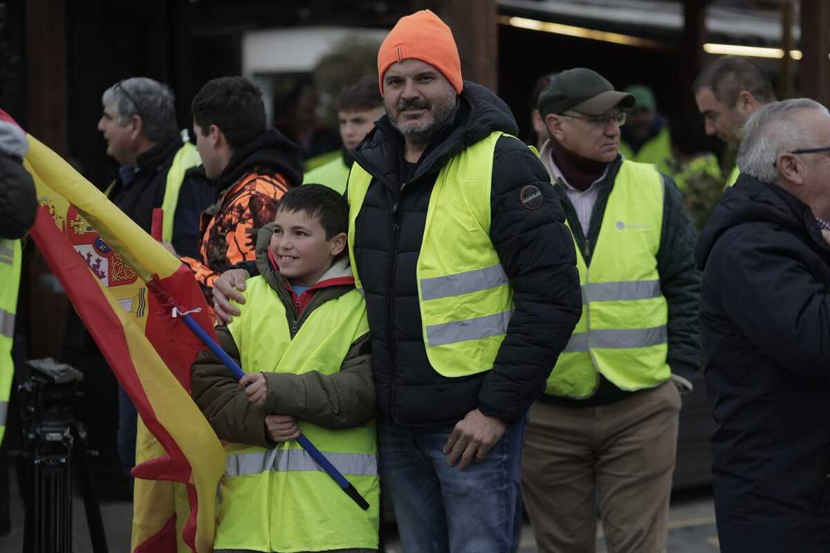 Los agricultores marchan en la protesta hacia la Subdelegación del Gobierno  / EUGENIO GUTIÉRREZ