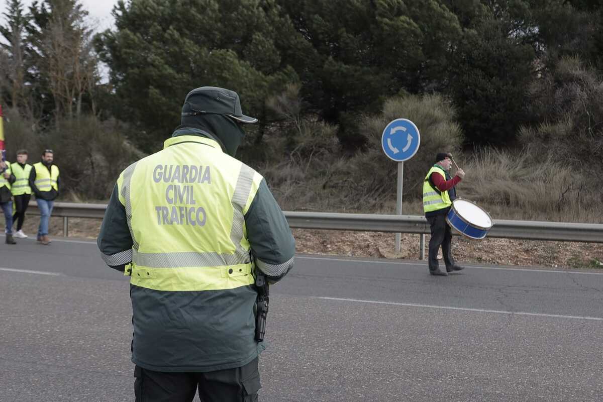 Los agricultores marchan en la protesta hacia la Subdelegación del Gobierno  / EUGENIO GUTIÉRREZ