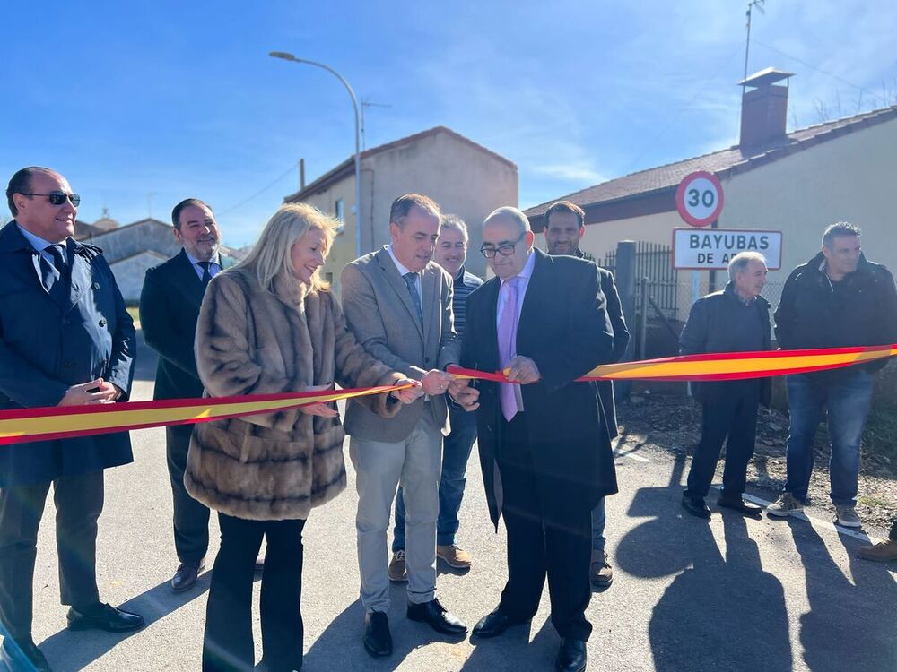 Serrano visita las obras en carretera de Bayubas de Abajo