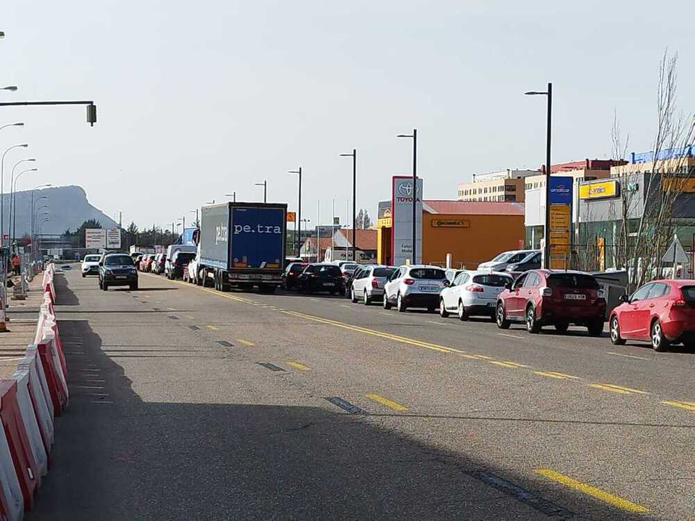 Colapso por obras de asfaltado en la avenida de Valladolid