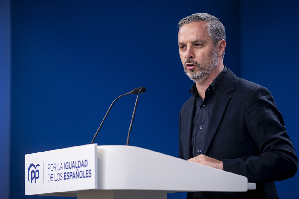 El vicesecretario de Economía del PP, Juan Bravo, durante una rueda de prensa, en la sede del Partido Popular.