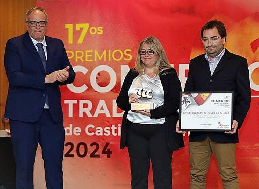 Natalia Vallejo y Ricardo Jiménez de Littlecocobaby de Ávila , reciben el Premio de Comercio Tradicional de Castilla y León