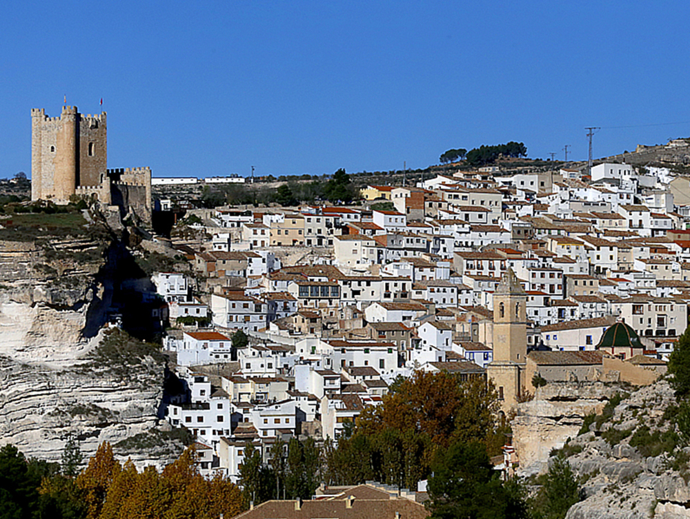 Alcalá del Júcar es uno de los principales atractivos turísticos de la comarca. 