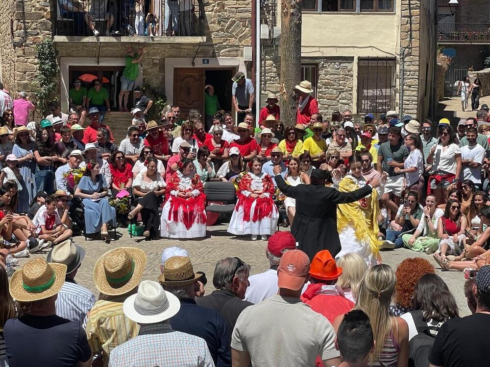 Mañana de San Juan con las móndidas en San Pedro Manrique