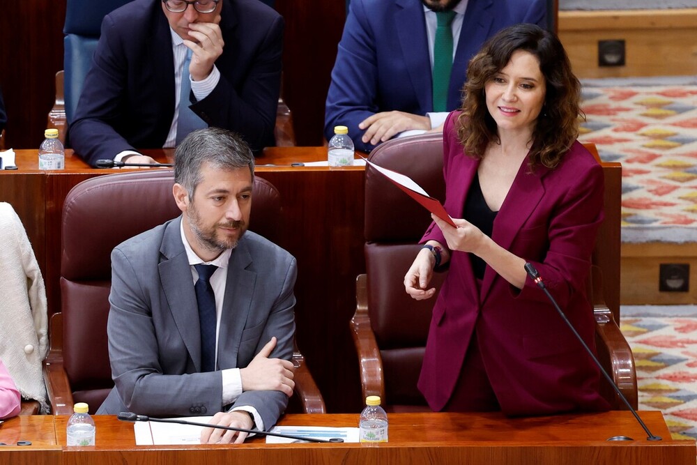 La presidenta madrileña en una intervención en el pleno