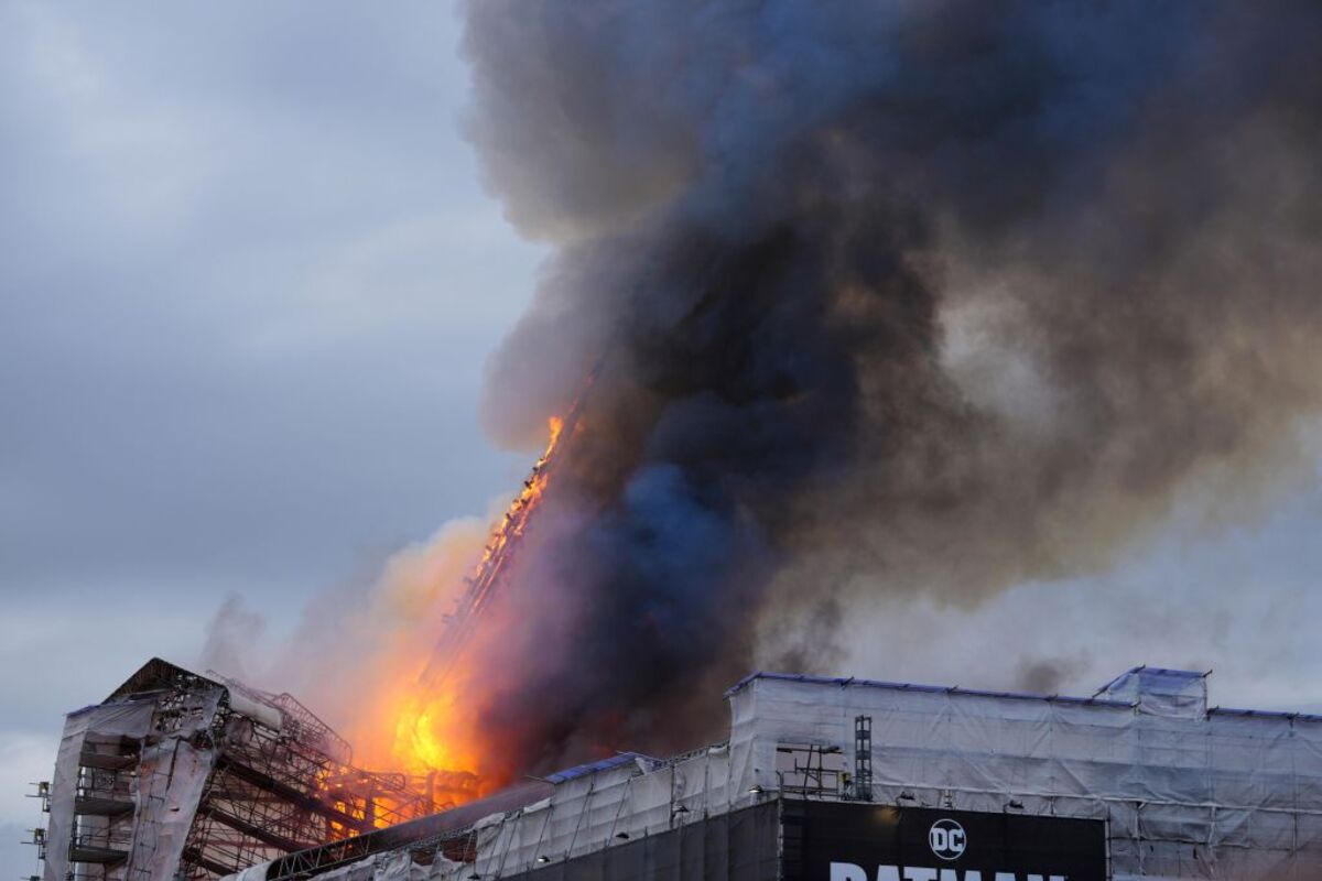 Fire hits historical Stock Exchange building in Copenhagen  / IDA MARIE ODGAARD