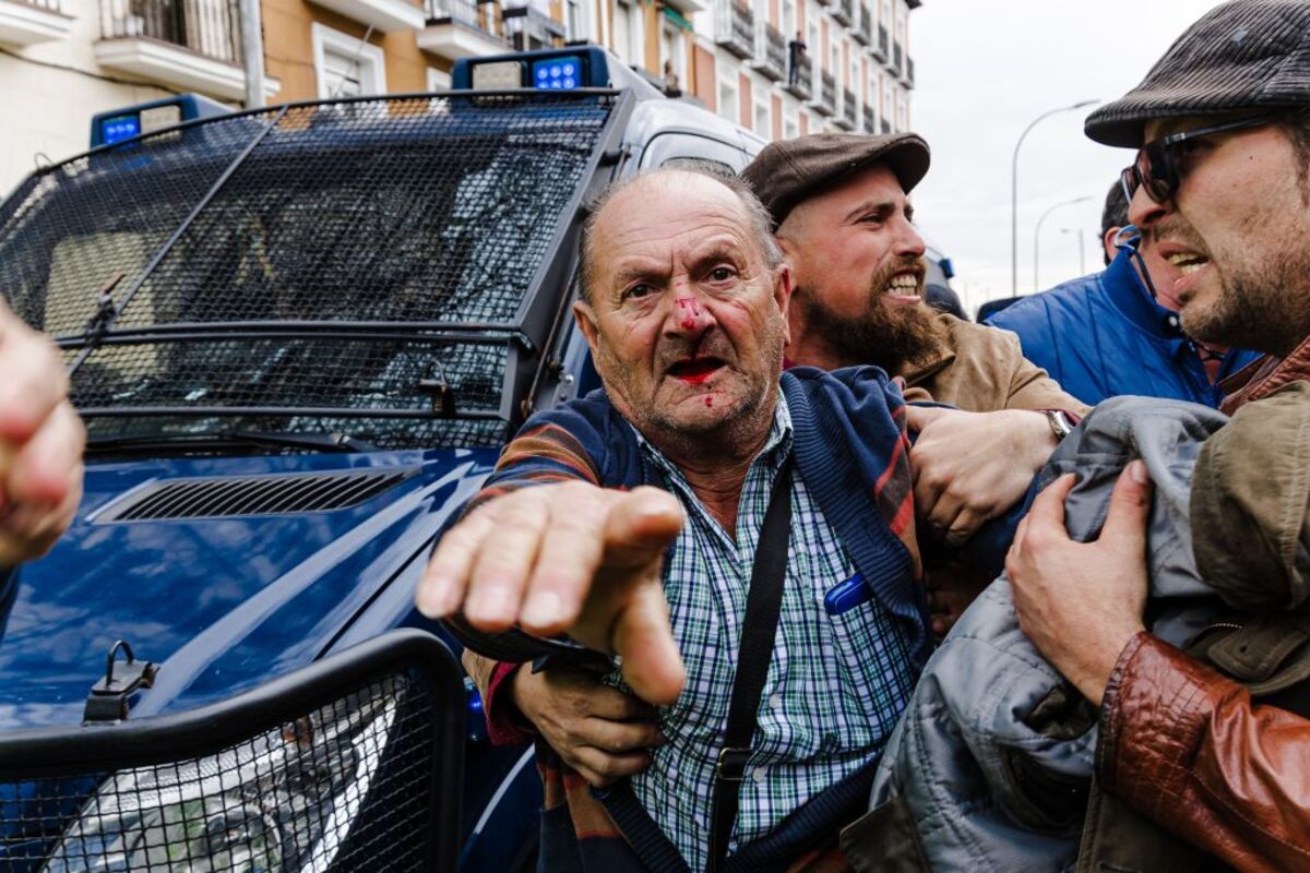 Décimosexta jornada de protestas de los tractores en las carreteras españolas para pedir mejoras en el sector  / CARLOS LUJÁN