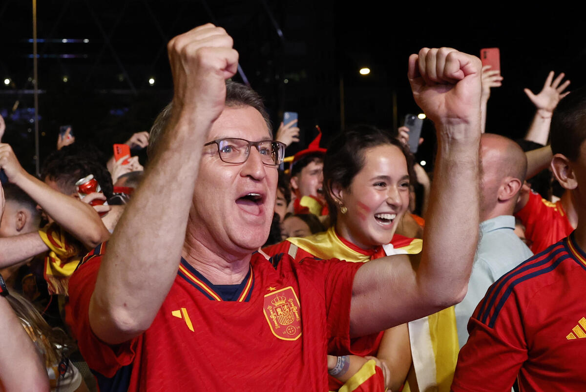 Aficionados siguen la final de la Eurocopa desde Madrid  / CHEMA MOYA