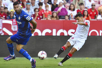 Un gol de Navas da la primera victoria al Sevilla