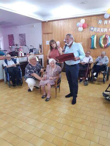Leonor Gómez celebra sus 100 años en Almazán