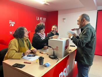 Jornada de votación presencial sobre el acuerdo de gobierno