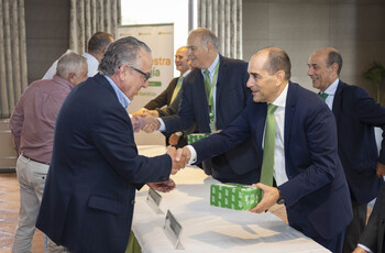 Iberdrola homenajea a 50 trabajadores veteranos y jubilados