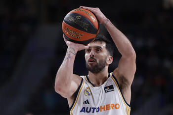 El Real Madrid frena al Valencia Basket y consolida liderato