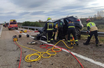 Muere una mujer en un choque entre un turismo y una furgoneta