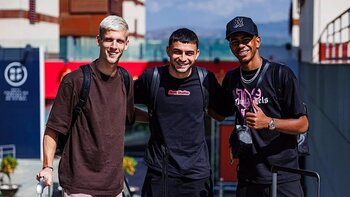 La Roja se da un baño de masas en su 'vuelta al cole'