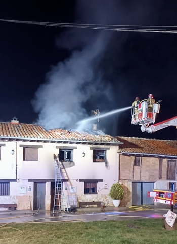 Incendio en una casa de Nafría de Ucero