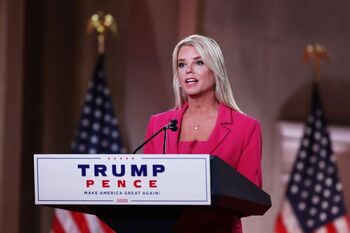 Trump nomina a Pam Bondi como fiscal general