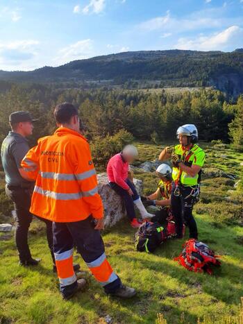 Auxilian a una persona accidentada en la Laguna Helada