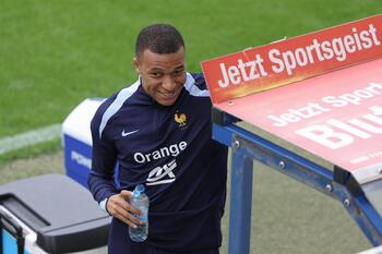 Mbappé pide a los jóvenes votar contra la ultraderecha